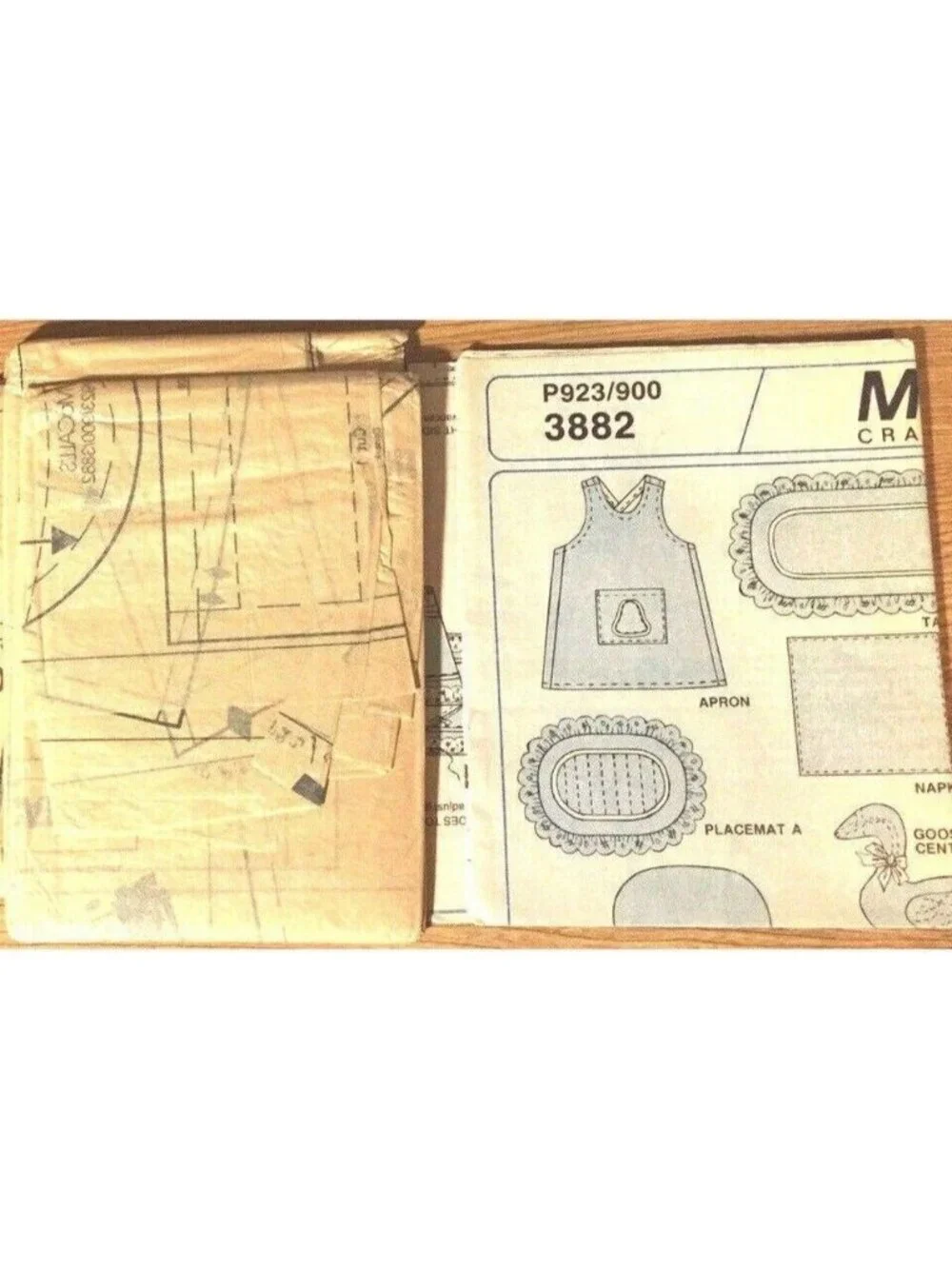 VTG Sew Pattern McCalls 3882 Country Christmas Kitchen Apron Placemat Runner U/C